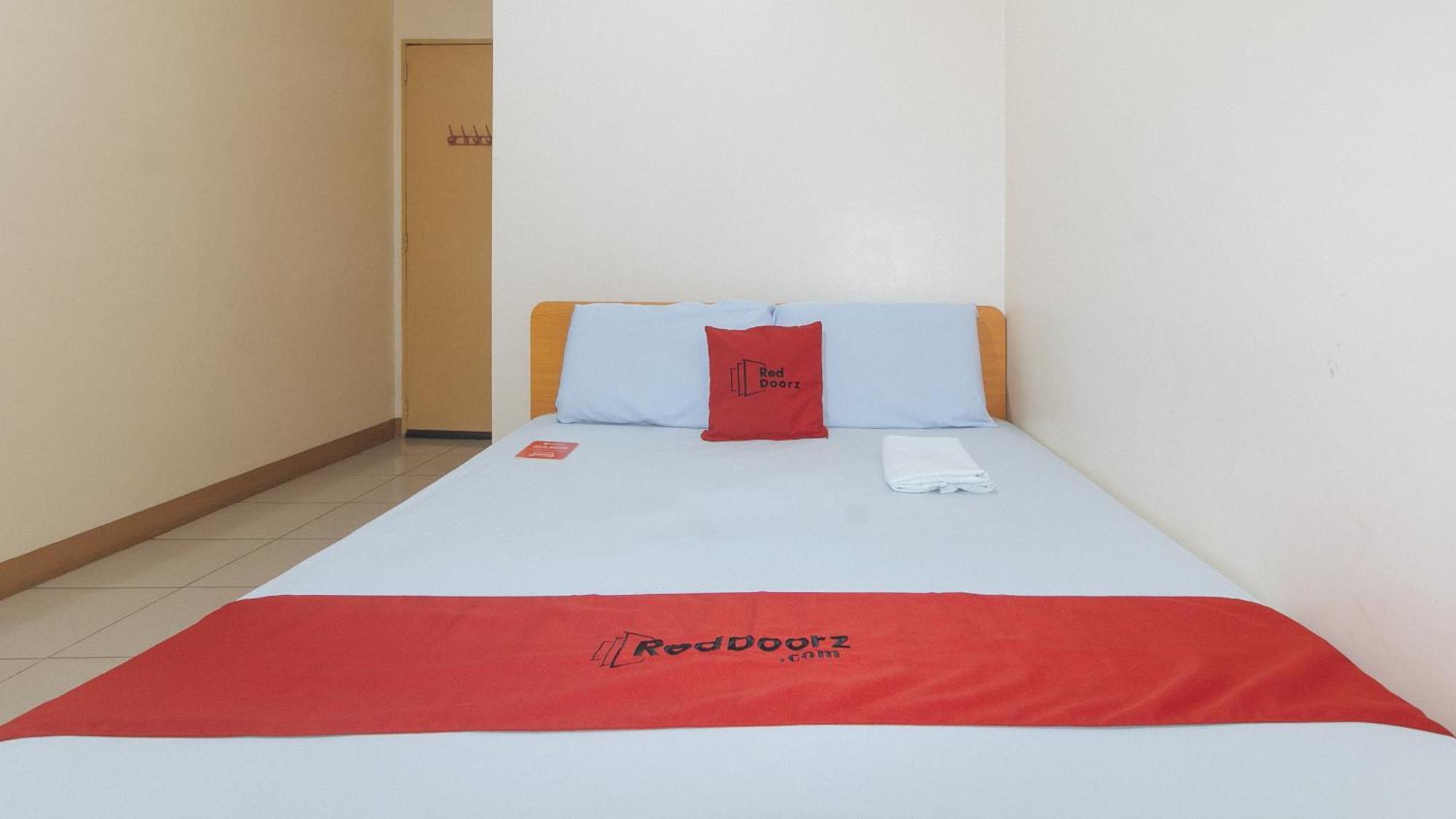 Reddoorz @ Asiana Pension Inn 만다웨 시 외부 사진