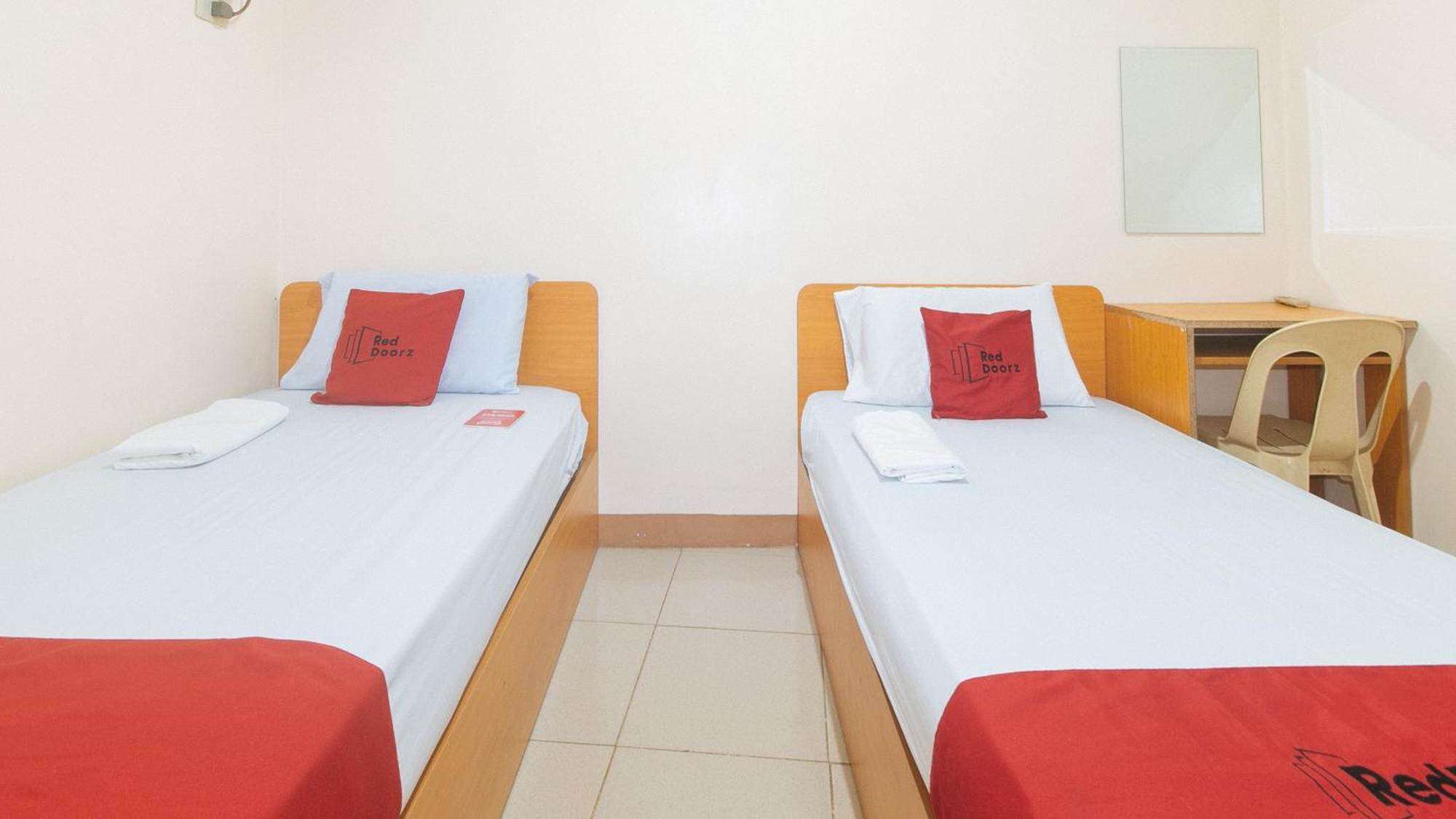 Reddoorz @ Asiana Pension Inn 만다웨 시 외부 사진