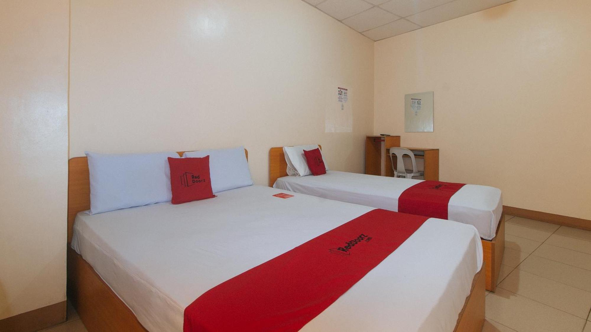 Reddoorz @ Asiana Pension Inn 만다웨 시 외부 사진