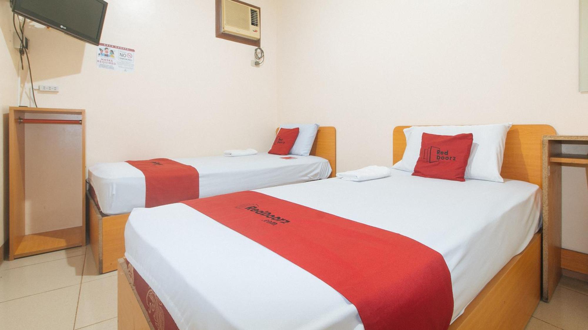 Reddoorz @ Asiana Pension Inn 만다웨 시 외부 사진