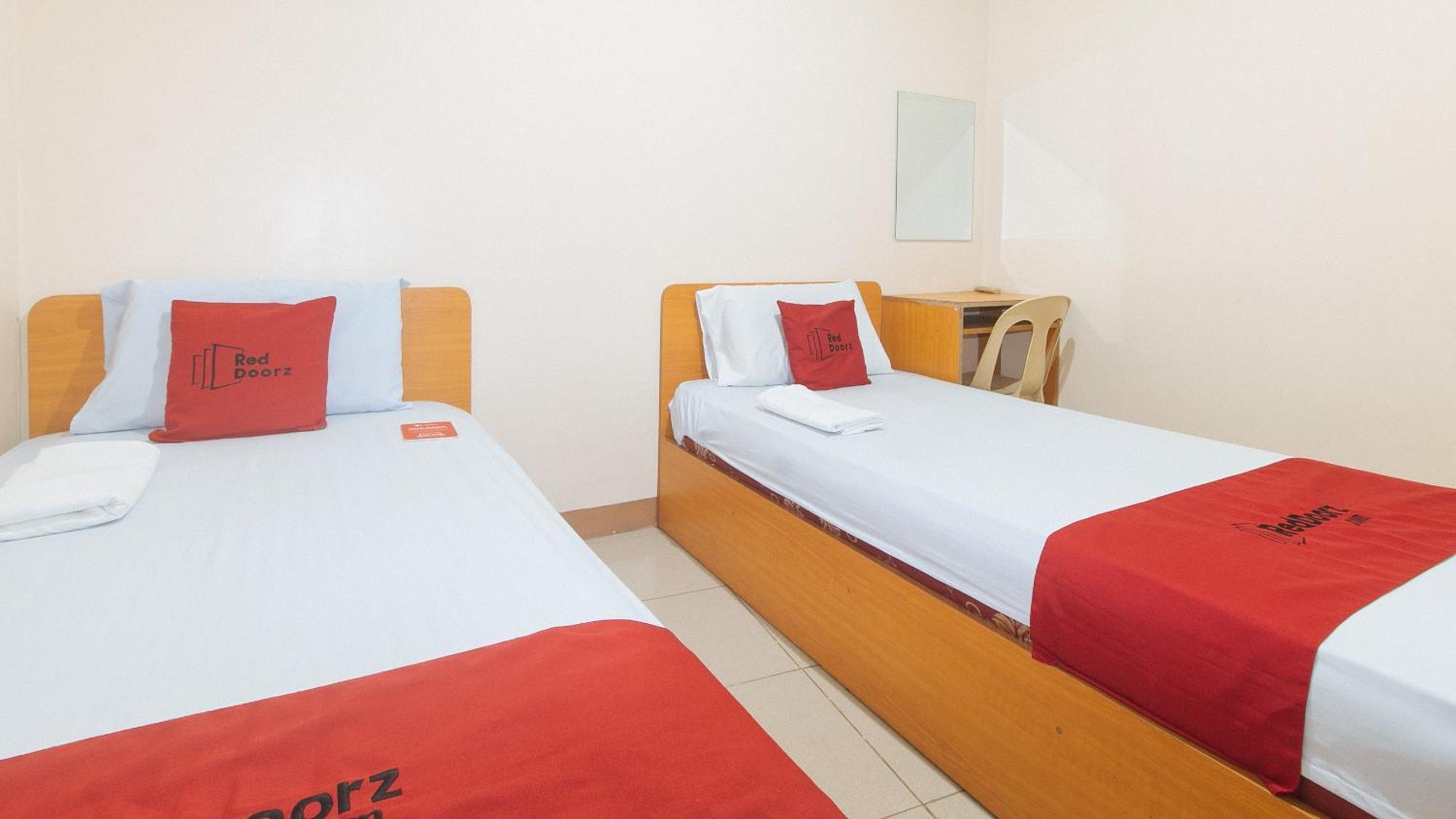 Reddoorz @ Asiana Pension Inn 만다웨 시 외부 사진